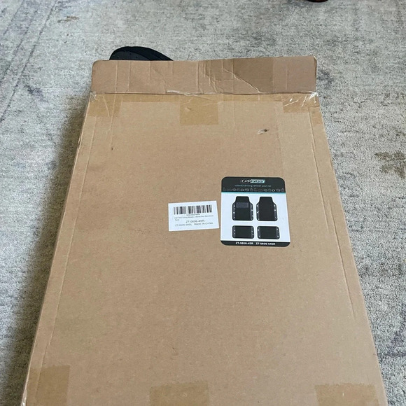 Brand new 4 price Car mat set, sides with shining crystal. silver and black. - Picture 4 of 12